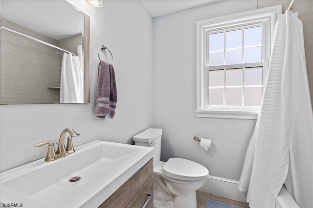 103 S Austin Ave, Ventnor, NJ 08406 - bathroom featuring vanity, toilet, baseboards, and shower / tub combo with curtain