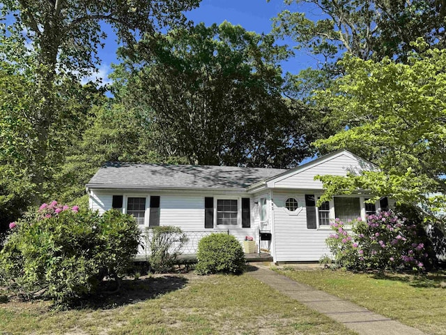 205 Ridgewood Dr, Northfield, NJ 08225 - view of front of home with a front yard