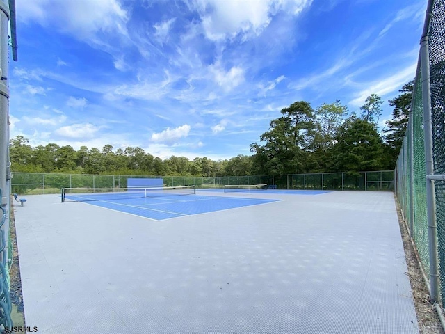 160 Rumson Dr Unit 1053, Galloway Township, NJ 08205 - view of tennis court with view of wooded area