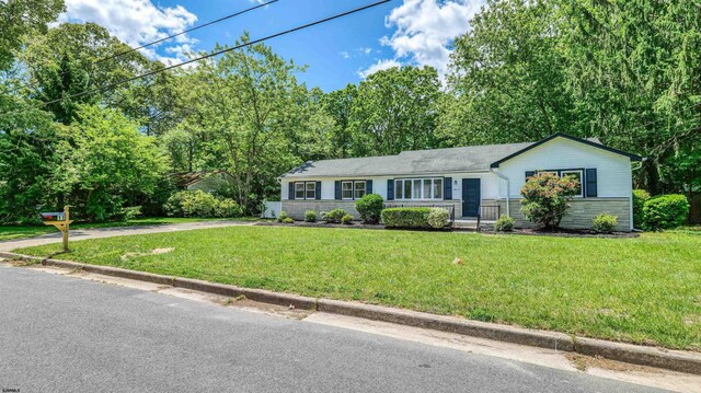 11 Carann Ln, Egg Harbor Township, NJ 08234 - ranch-style house featuring a front lawn
