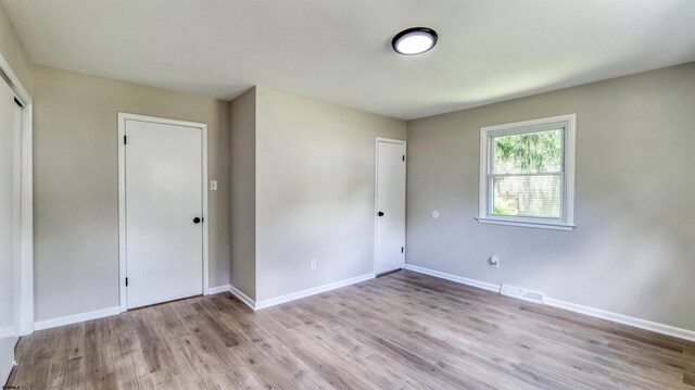 11 Carann Ln, Egg Harbor Township, NJ 08234 - unfurnished bedroom featuring light wood-style flooring, baseboards, and a closet