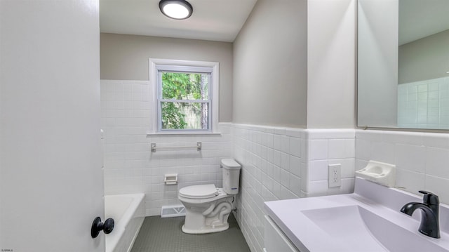 11 Carann Ln, Egg Harbor Township, NJ 08234 - bathroom with tile walls, toilet, tile patterned floors, a bath, and vanity