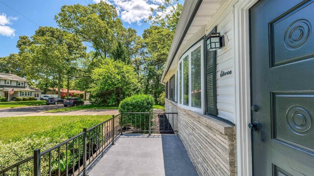 11 Carann Ln, Egg Harbor Township, NJ 08234 - porch with a yard