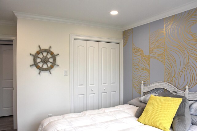 305 Battersea Rd Unit 2, Ocean City, NJ 08226 - bedroom featuring a closet, ornamental molding, and recessed lighting