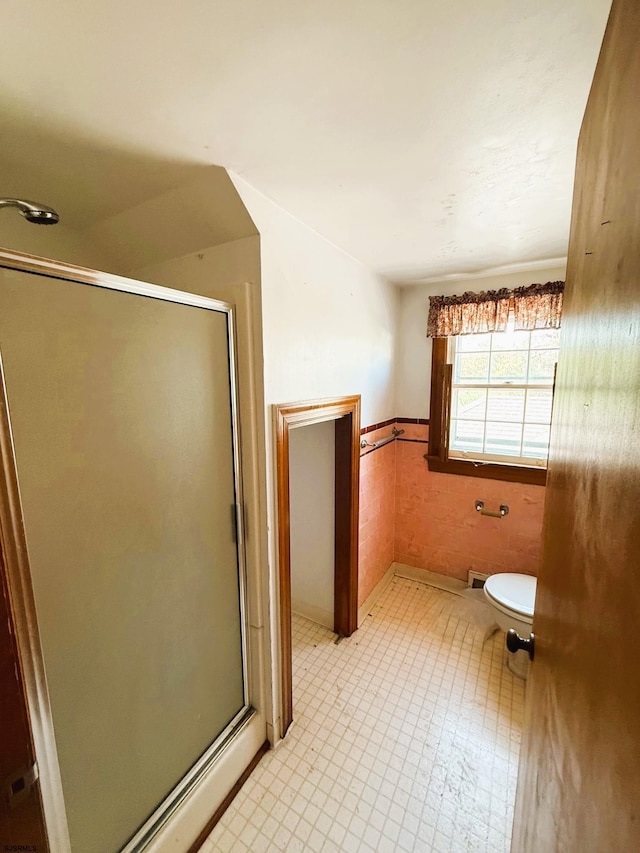 4 E Finley Rd, Upper Deerfield Township, NJ 08302 - bathroom featuring a stall shower, toilet, and lofted ceiling