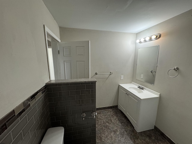2510 Ridge Ave, Egg Harbor Township, NJ 08234 - bathroom with vanity, toilet, and baseboards