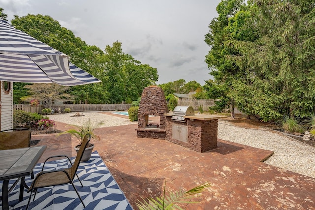 5 Edward Ter, Upper Township, NJ 08230 - fenced backyard featuring a patio and outdoor dining space