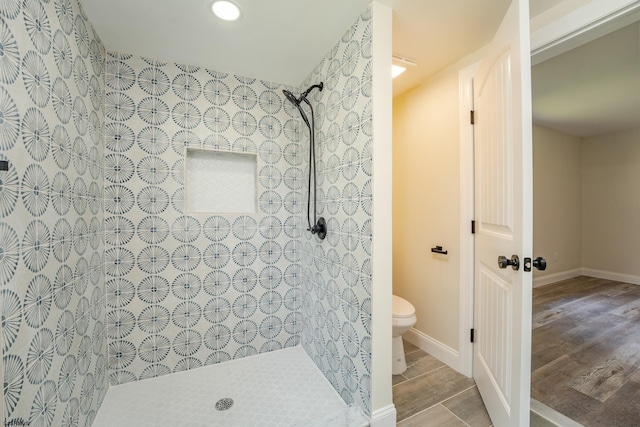 1013 New Rd, Northfield, NJ 08225 - bathroom with toilet, a shower stall, and recessed lighting