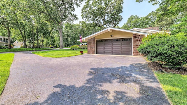 9 Lesley Ln, Northfield, NJ 08225 - garage with driveway