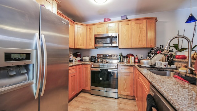 275 Heather Croft Unit 275, Egg Harbor Township, NJ 08234 - kitchen featuring stainless steel appliances, light wood-style floors, light stone countertops, and decorative light fixtures