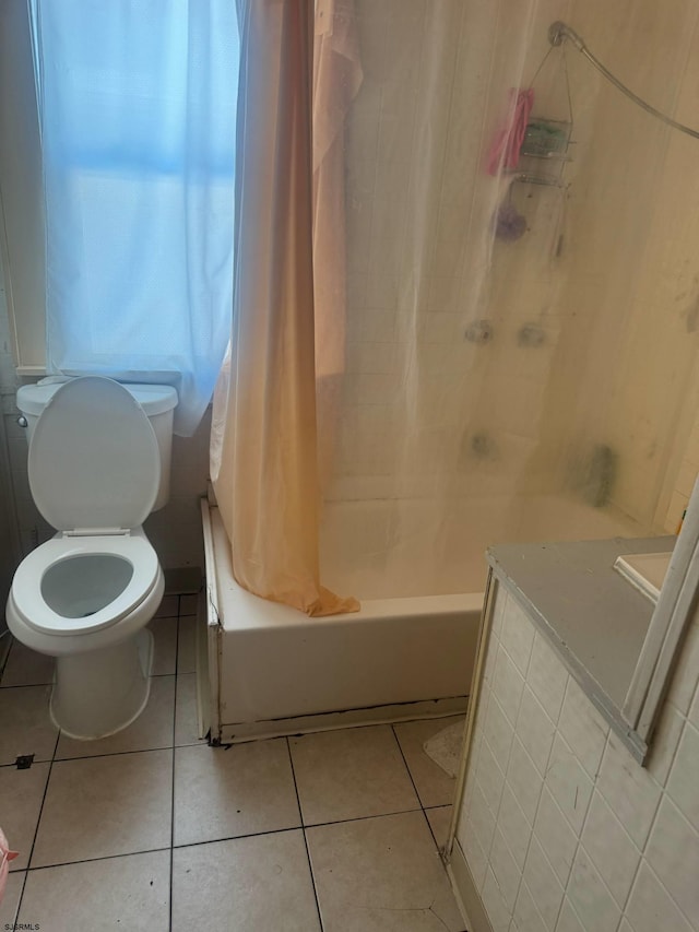 118 N Morris Ave, Atlantic City, NJ 08401 - full bath with tile patterned floors and shower / bath combination with curtain