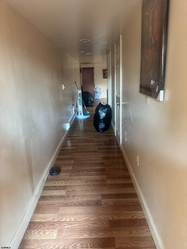 118 N Morris Ave, Atlantic City, NJ 08401 - corridor featuring wood finished floors and baseboards