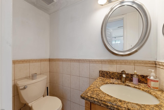151 N Annapolis Ave Unit D, Atlantic City, NJ 08401 - bathroom with tile walls, vanity, and a wainscoted wall