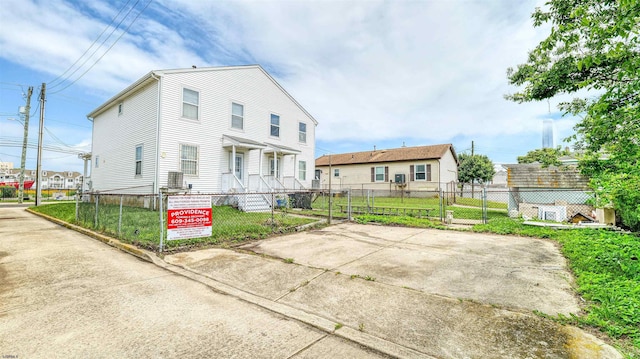 332 N Massachusetts Ave, Atlantic City, NJ 08401 - view of front of property featuring a fenced front yard and a gate