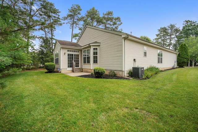 11 Brampton St, Galloway Township, NJ 08205 - back of house featuring entry steps and a lawn