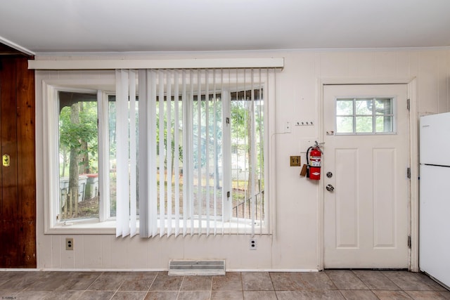 3821 Brookhaven Dr, Vineland, NJ 08361 - entrance foyer featuring crown molding