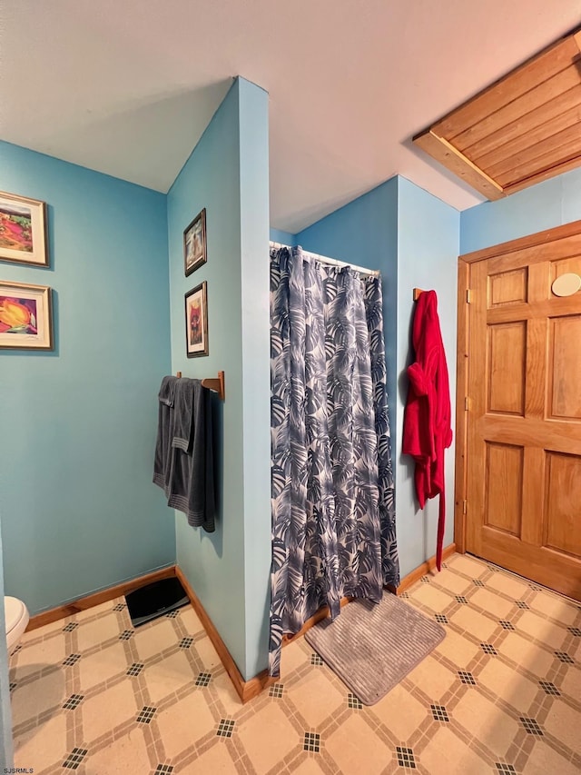 5323 S Carolina Ave, Mullica Township, NJ 08215 - full bath featuring a shower with shower curtain