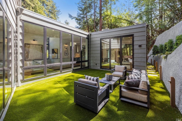 view of yard with an outdoor hangout area