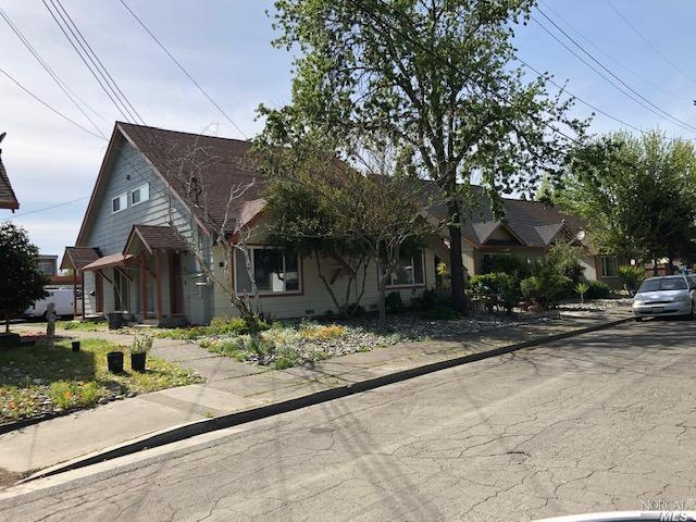 1109 Evans Dr, Santa Rosa, CA 95405 - view of front of house
