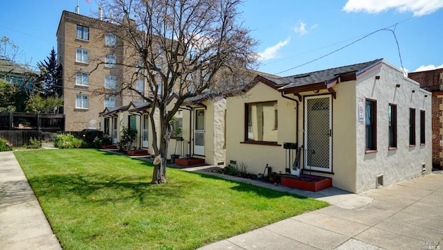 view of front of property with a front lawn