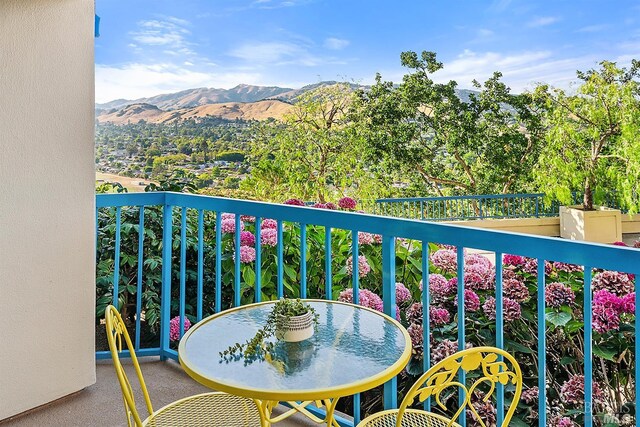 balcony featuring a mountain view