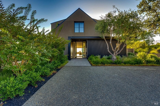 view of front of property featuring stucco siding