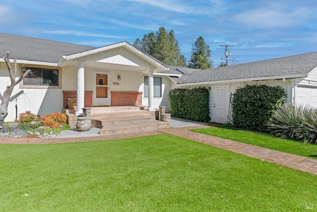 ranch-style house featuring a front lawn and a garage