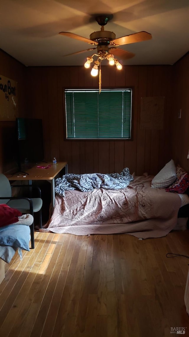 living room featuring ceiling fan and hardwood / wood-style flooring