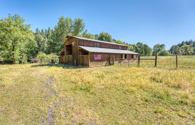 view of yard featuring a rural view and an outdoor structure