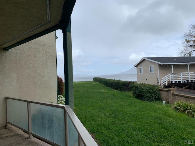 view of yard featuring a balcony