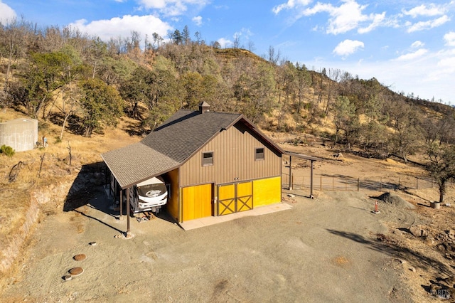 view of front of property featuring an outbuilding, a mountain view, and a garage