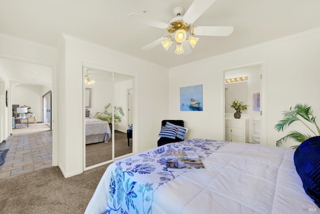 bedroom with a ceiling fan, crown molding, carpet floors, baseboards, and a closet