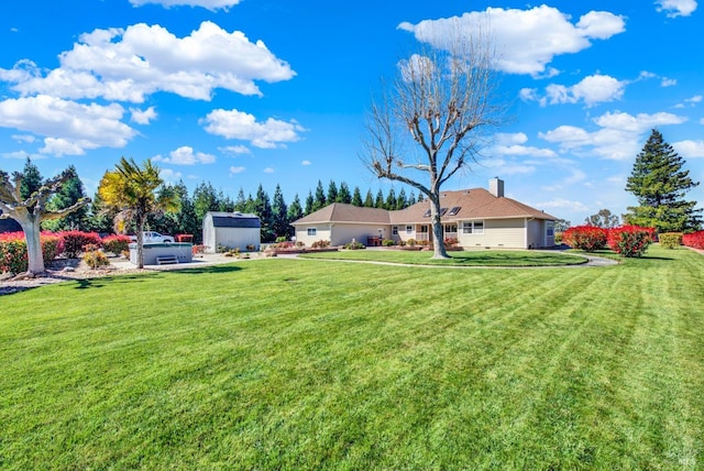 view of yard featuring a storage unit