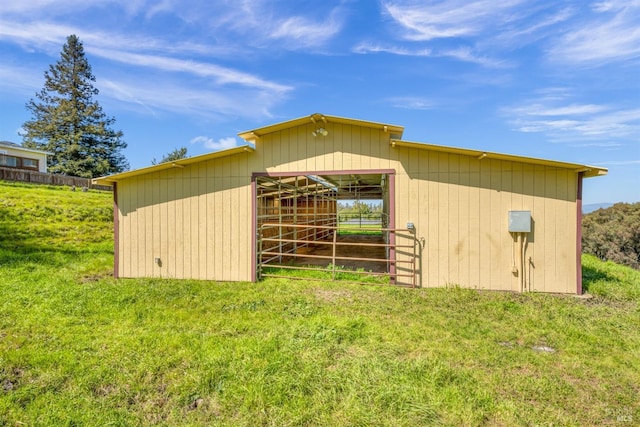 view of outdoor structure with an outbuilding and an exterior structure