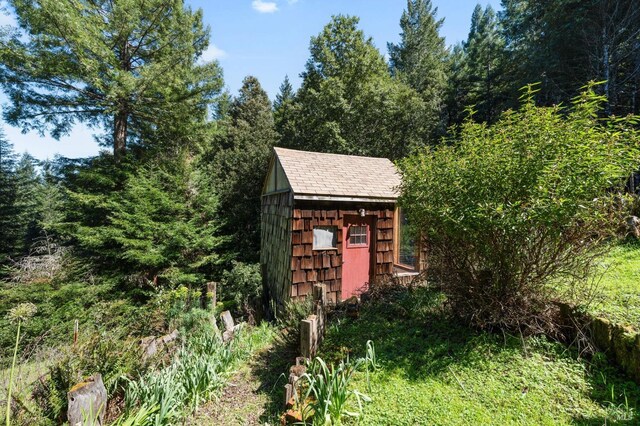 view of outbuilding