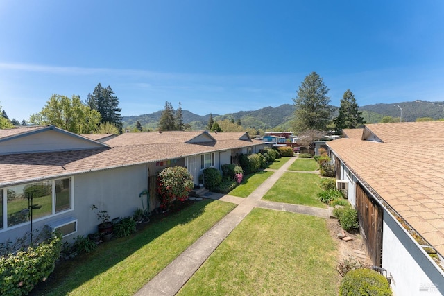 view of yard with a mountain view