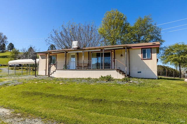 view of front of house featuring covered porch, a carport, and a front lawn