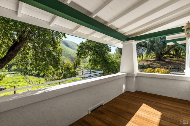 carpeted living room featuring ceiling fan