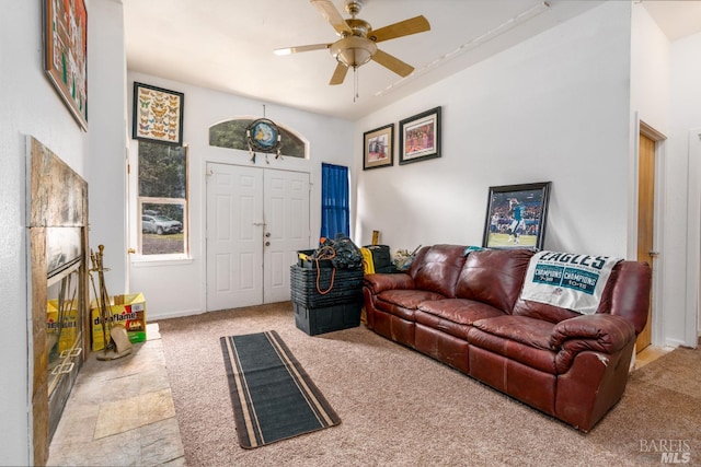 carpeted living room featuring ceiling fan