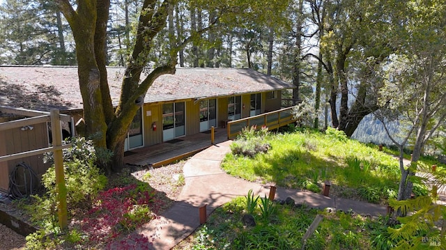 view of front of property featuring covered porch