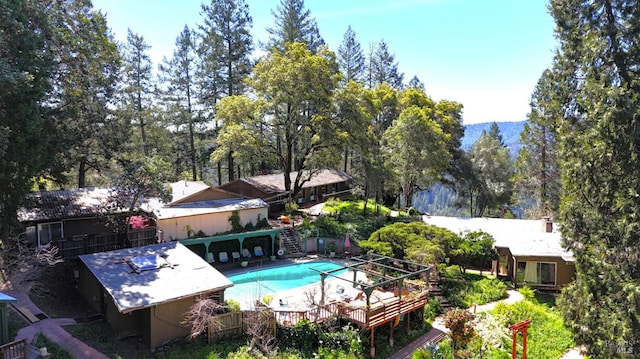 view of swimming pool