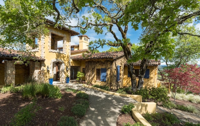 view of mediterranean / spanish-style home