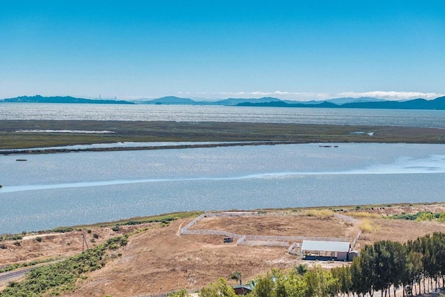 water view with a mountain view