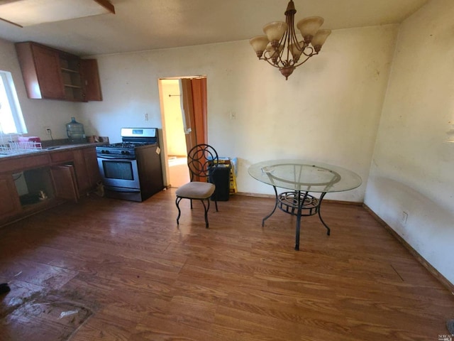 kitchen featuring an inviting chandelier, hardwood / wood-style floors, and range with gas cooktop