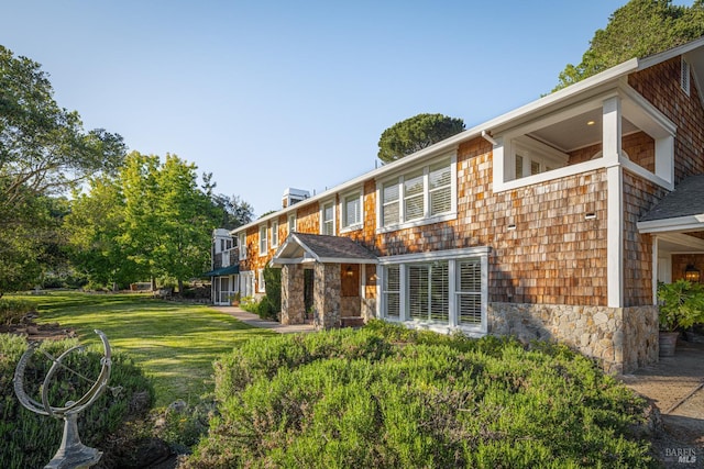 exterior space featuring a lawn