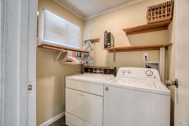 washroom featuring washing machine and clothes dryer