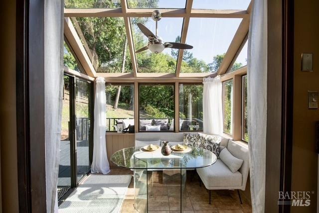 sunroom featuring a ceiling fan