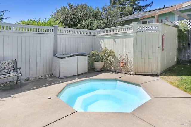 view of swimming pool with an in ground hot tub and a patio area