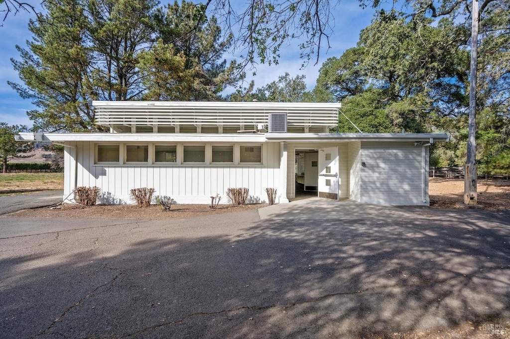 front facade featuring a carport