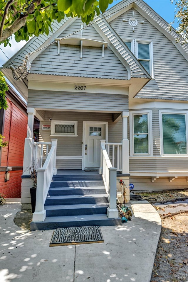 entrance to property featuring covered porch